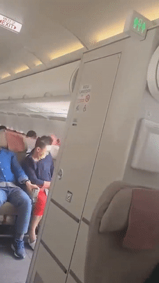 韩国老哥200米高空强开飞机舱门:类似的狼人还真不少!